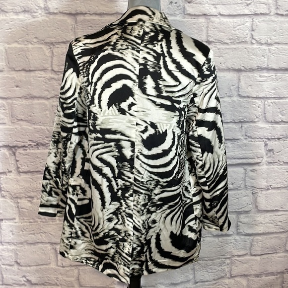 Missguided oversized abstract satin zebra print blazer - Picture 7 of 10